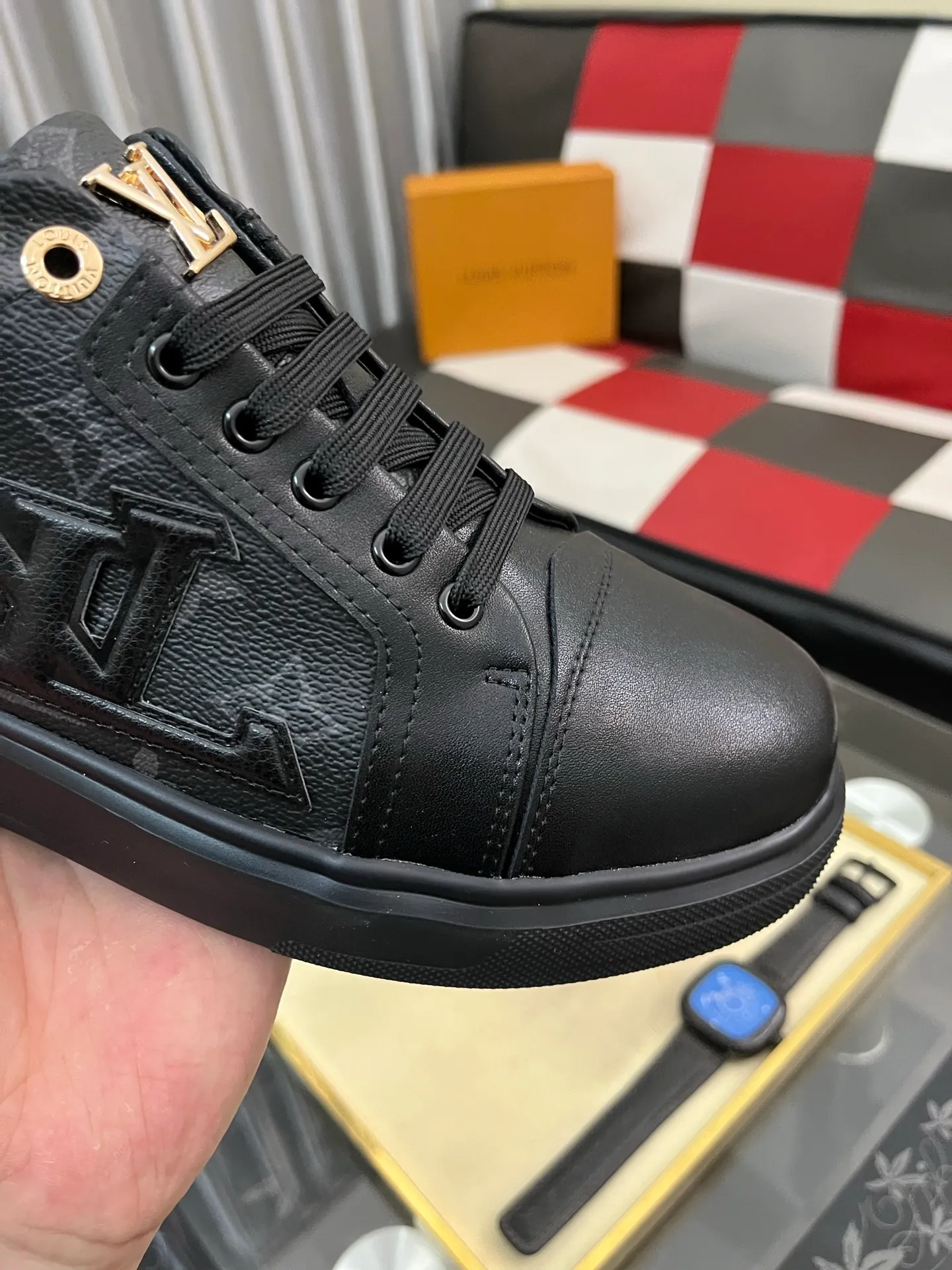Men's shoes 💰400⌚️⌚️【LOUIS VUITTON】Same style as Louis Vuitton* official website 🚹Men's high-top casual shoes❤️Same style as popular celebrities and big names ~ Best-selling at home and abroad Lv focuses on the checkerboard series...Imported first-layer cowhide with special fabrics➕Full sheep leather lining➕Brand-specific hollow outsole💎Number: 38-443️⃣Colors available